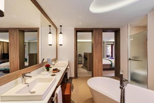 Movenpick Hotel Mansour Eddahbi Marrakech Marrakech Marrakech Safi — Bathroom