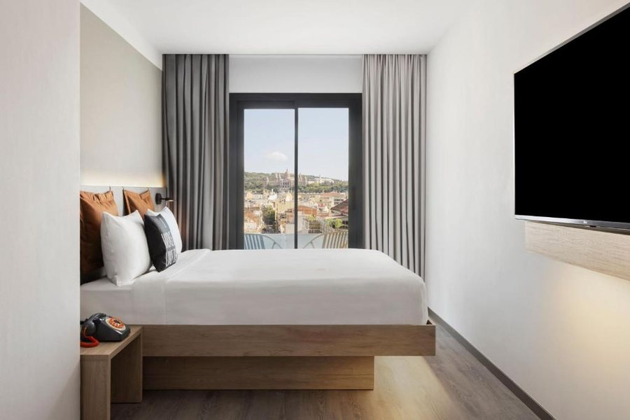 Moxy Barcelona — Guest room