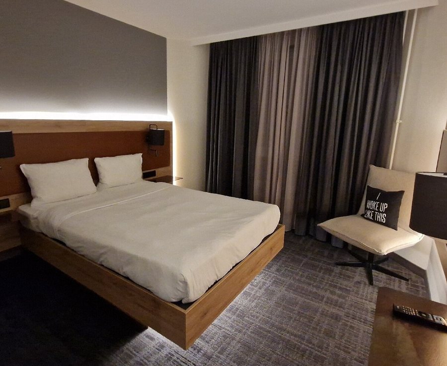Moxy Berlin Humboldthain Park — Guest room