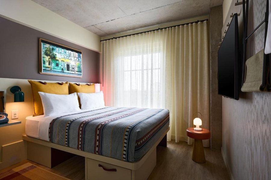 Moxy Charleston Downtown — Guest room