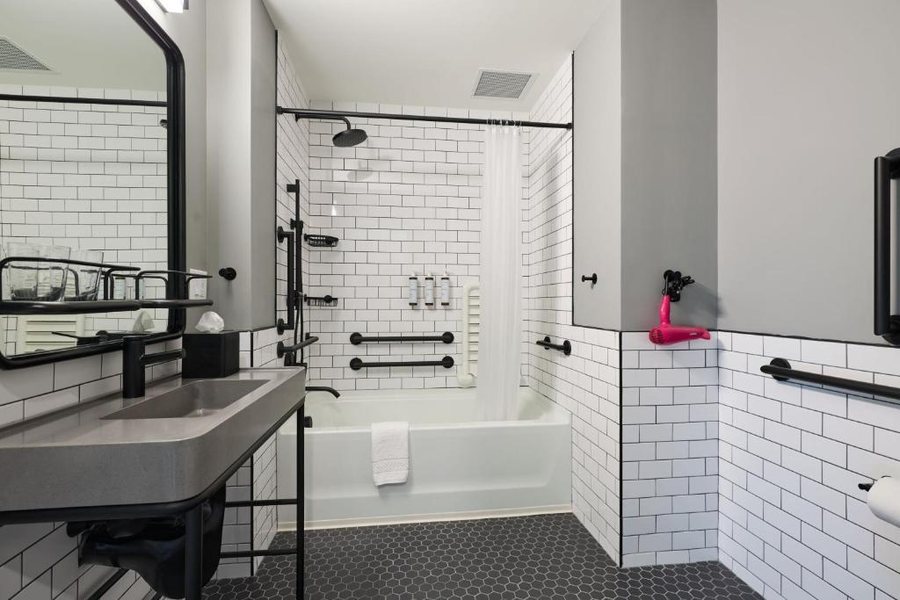 Moxy Charlotte Downtown — Bathroom