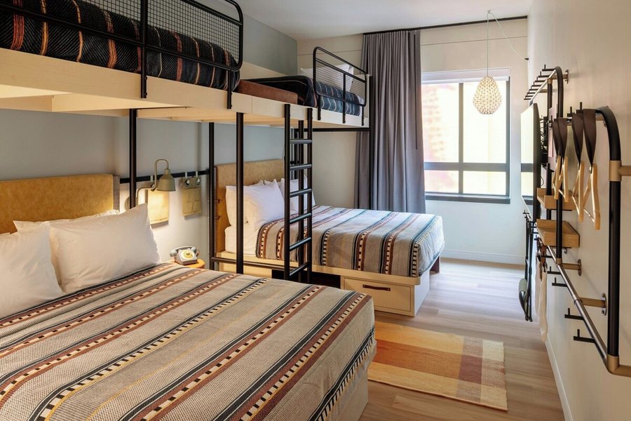 Moxy Cincinnati Downtown — Guest room