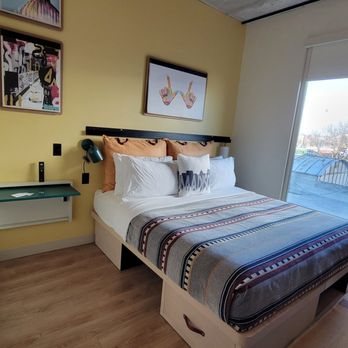 Moxy Madison Downtown — Guest room