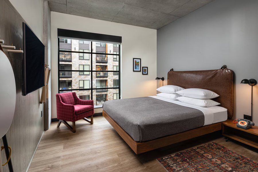Moxy Minneapolis Downtown — Guest room