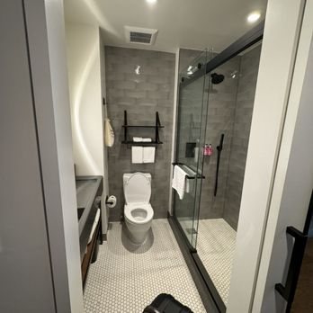 Moxy NYC Chelsea New York City New York — Bathroom