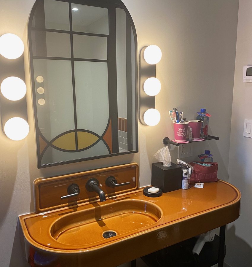 Moxy Nyc Lower East Side — Bathroom