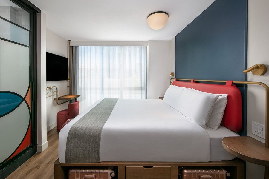 Moxy Nyc Lower East Side — Guest room