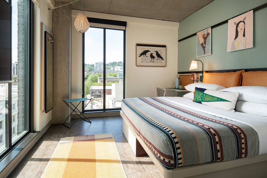 Moxy Portland Downtown — Guest room