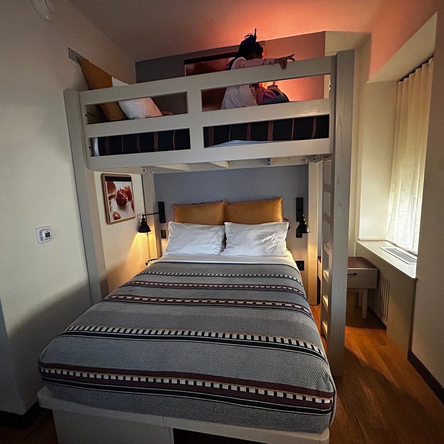 Moxy Richmond Downtown — Guest room