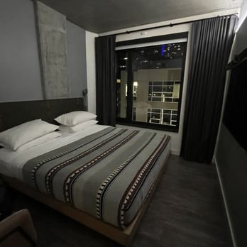Moxy Seattle Downtown — Guest room