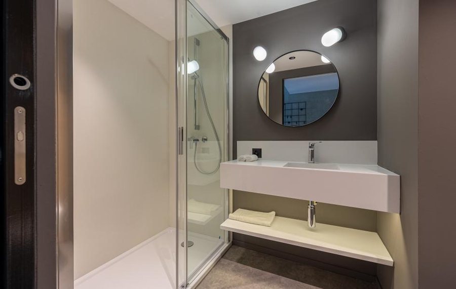Moxy Sion — Bathroom