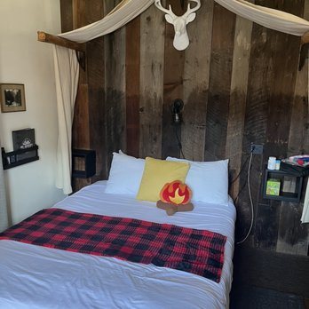 Mrs Anderson s Lodging House — Guest room