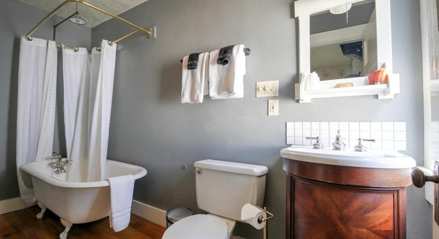 Ms Elsie s Caribbean Bed Breakfast — Bathroom