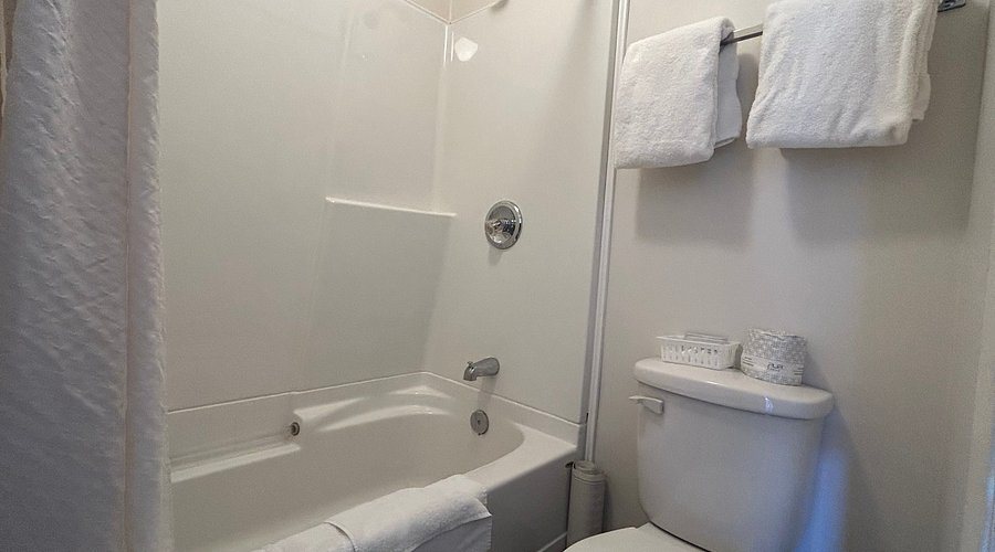 Mstar Hotel — Bathroom