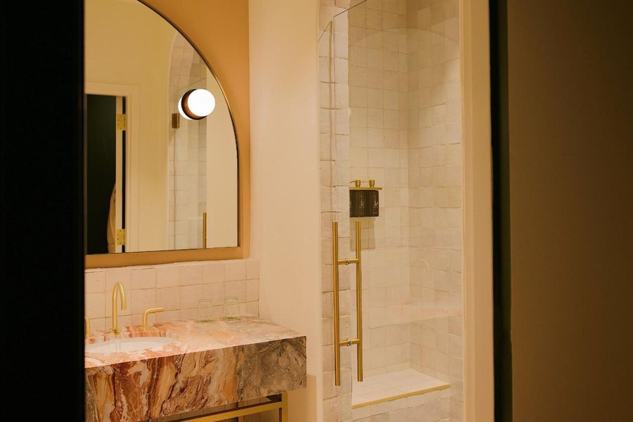 Municipal Grand Hotel — Bathroom