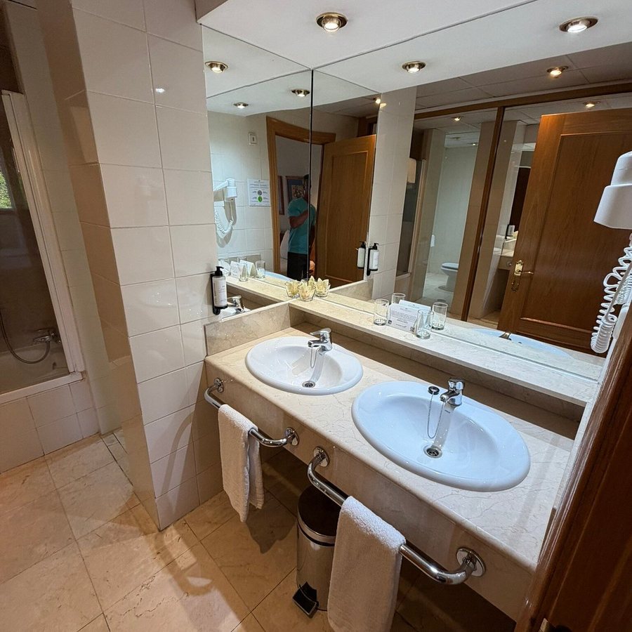 Muralto Madrid Princesa — Bathroom