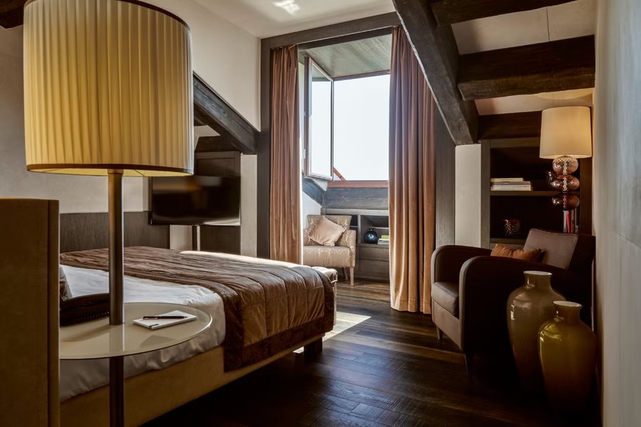 Murano Palace — Guest room