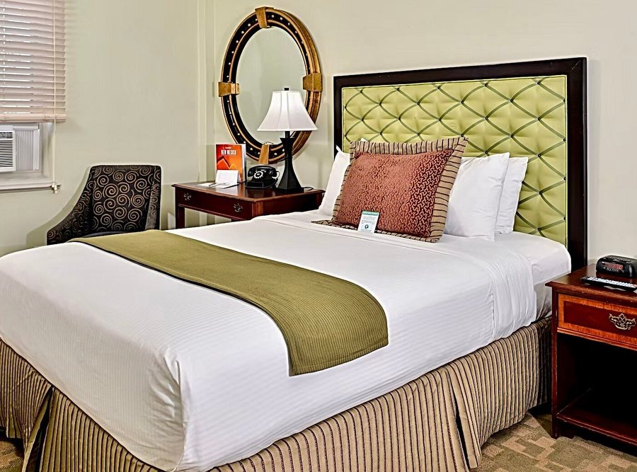 Murray Hotel Silver City New Mexico — Guest room