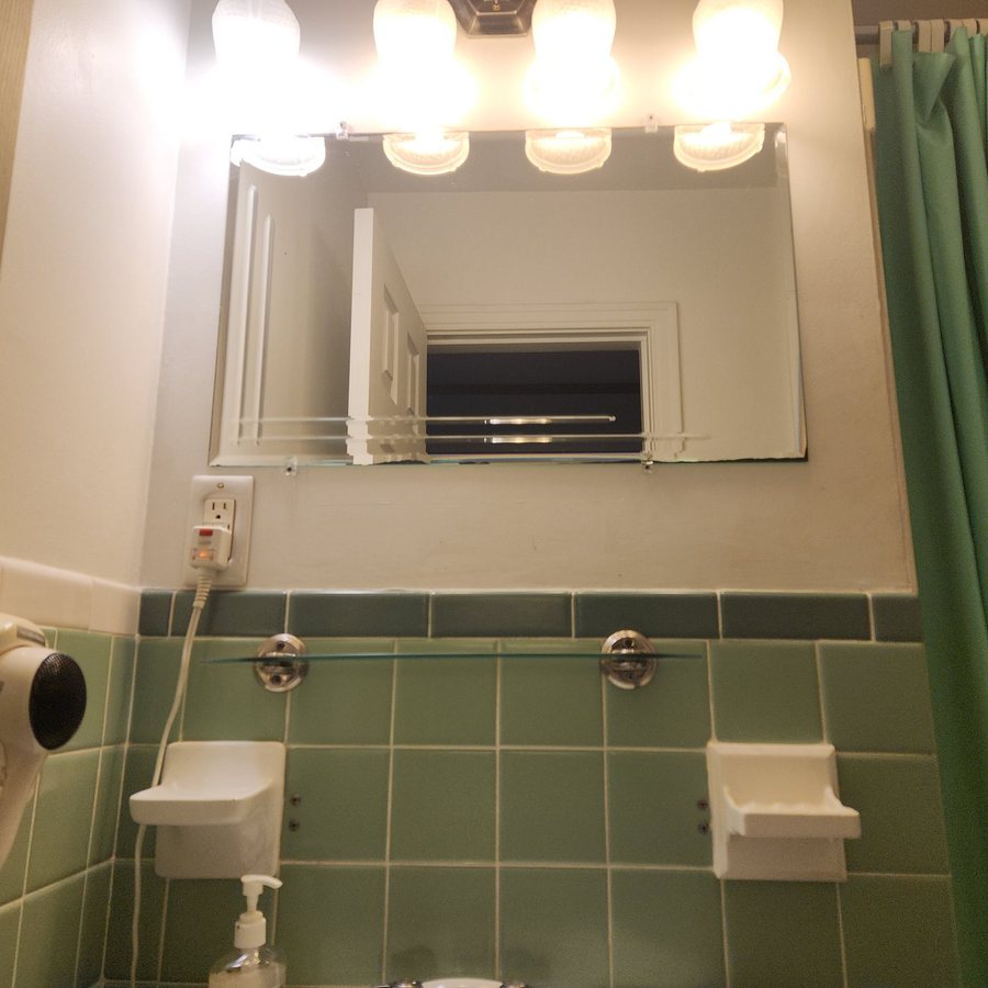 Murray Inn and Art Gallery — Bathroom