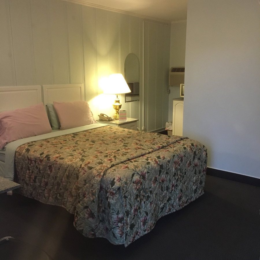 Murray Inn and Art Gallery — Guest room