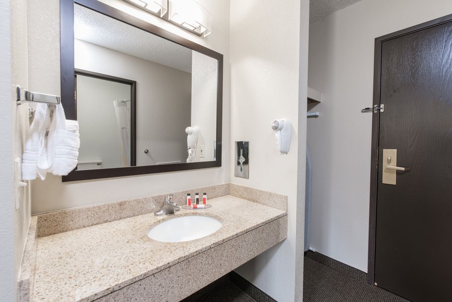 My Place Hotel Fort Pierre SD — Bathroom
