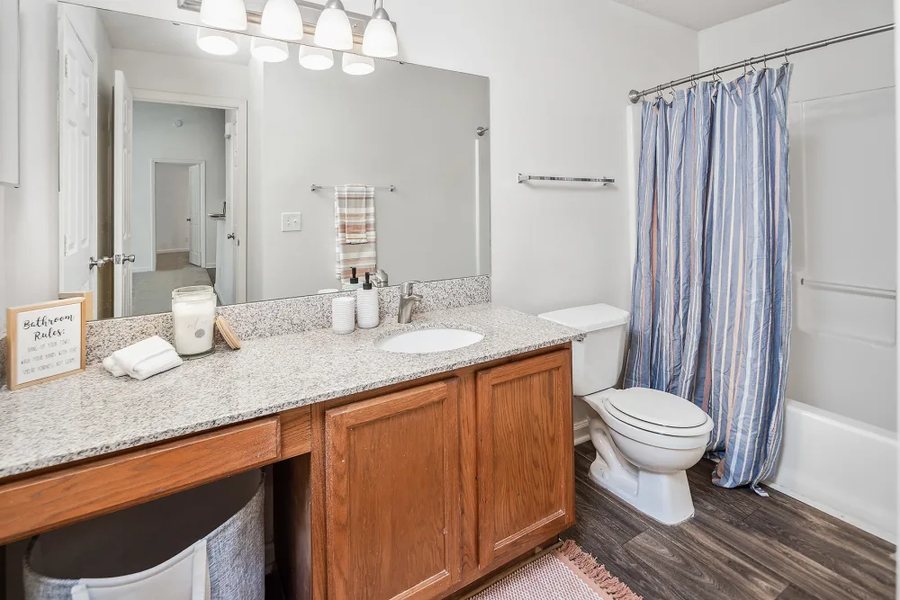 My Place Hotel Huntersville NC — Bathroom
