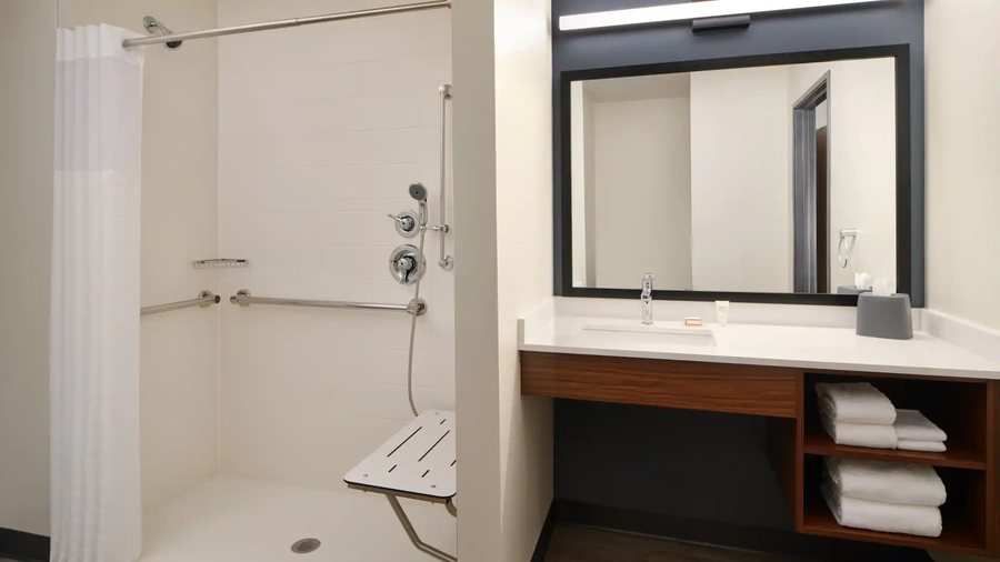 My Place Hotel Kalispell MT — Bathroom