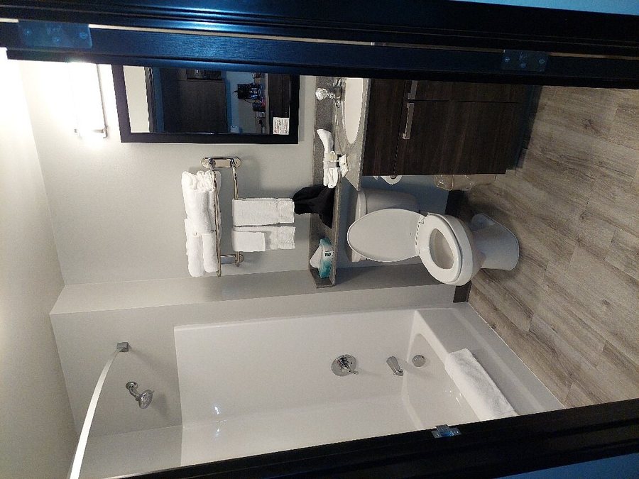 My Place Hotel Minneapolis Shakopee MN — Bathroom