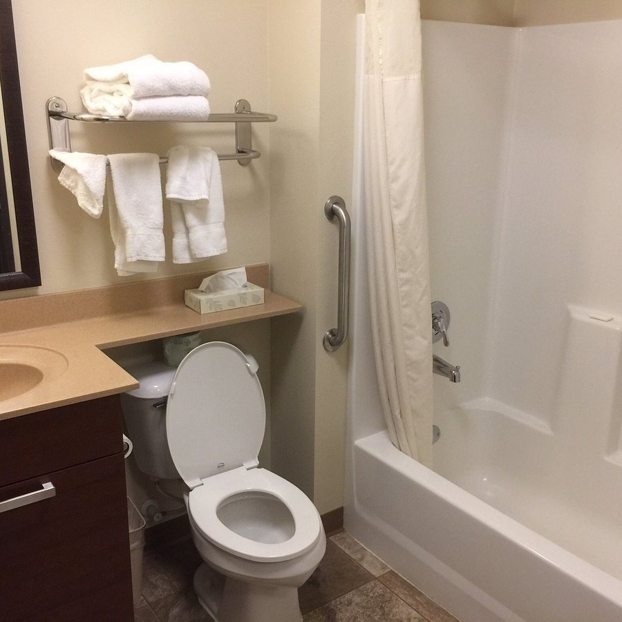 My Place Hotel Pasco WA — Bathroom