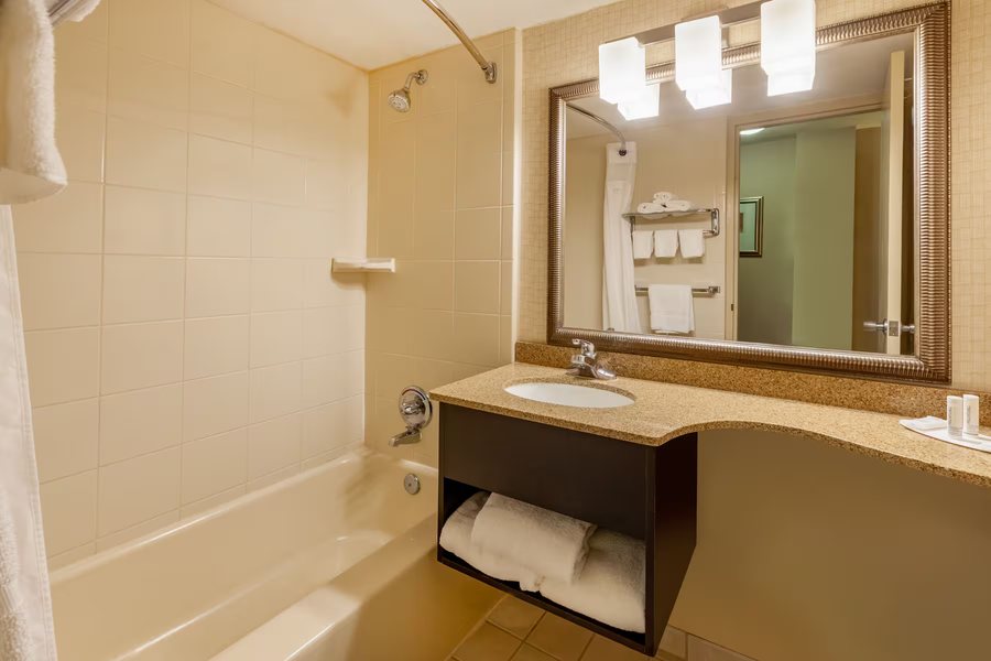 My Place Hotel Randolph VT — Bathroom