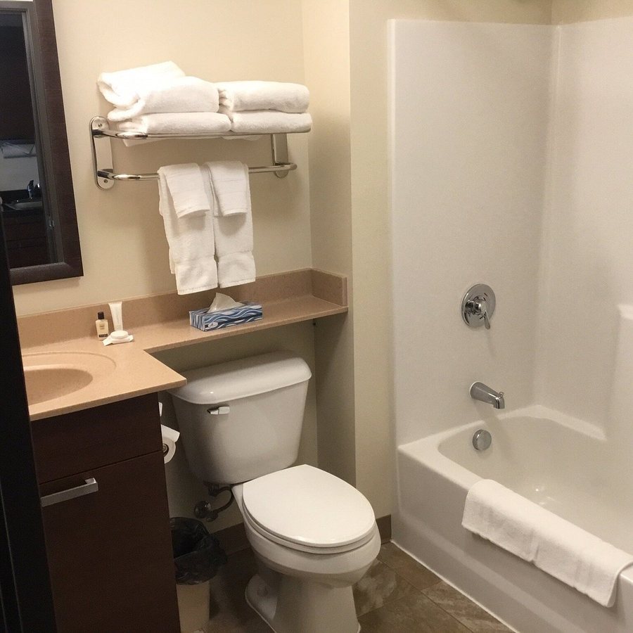 My Place Hotel Yakima WA — Bathroom