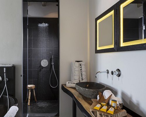 Myconian Utopia Relais Chateaux Resort — Bathroom