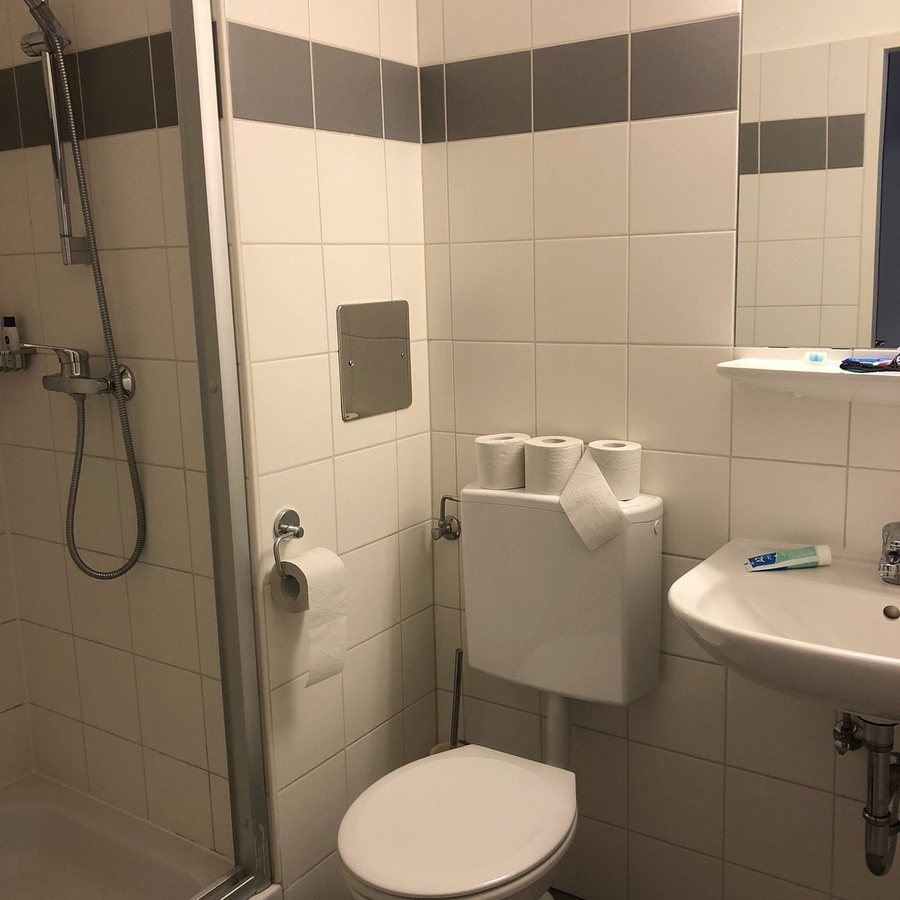 Mynext Westbahnhof Hostel One — Bathroom
