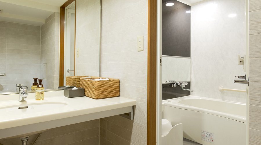 Myojin no Yu Dormy Inn Premium Kanda — Bathroom