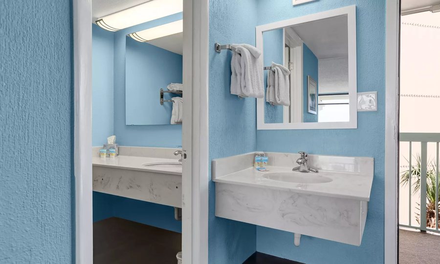 Myrtle Beach Travel Park — Bathroom