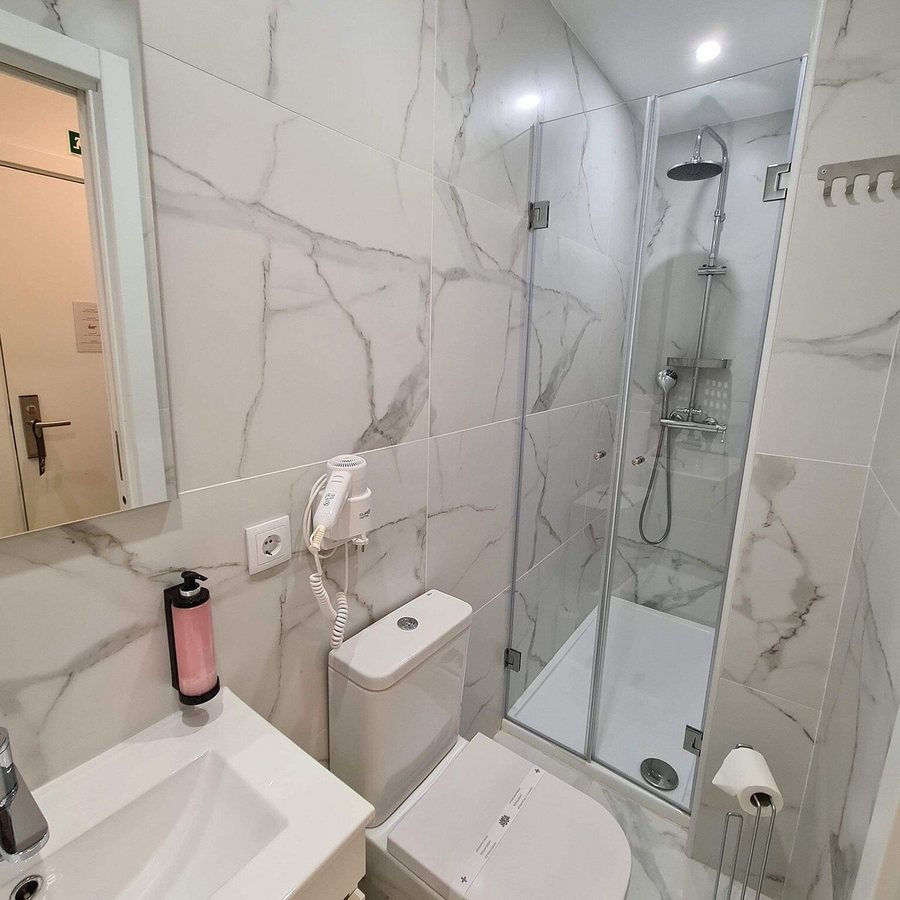 MyStay Porto Centro — Bathroom