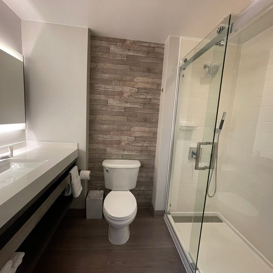 Mystic Marriott Hotel Spa — Bathroom