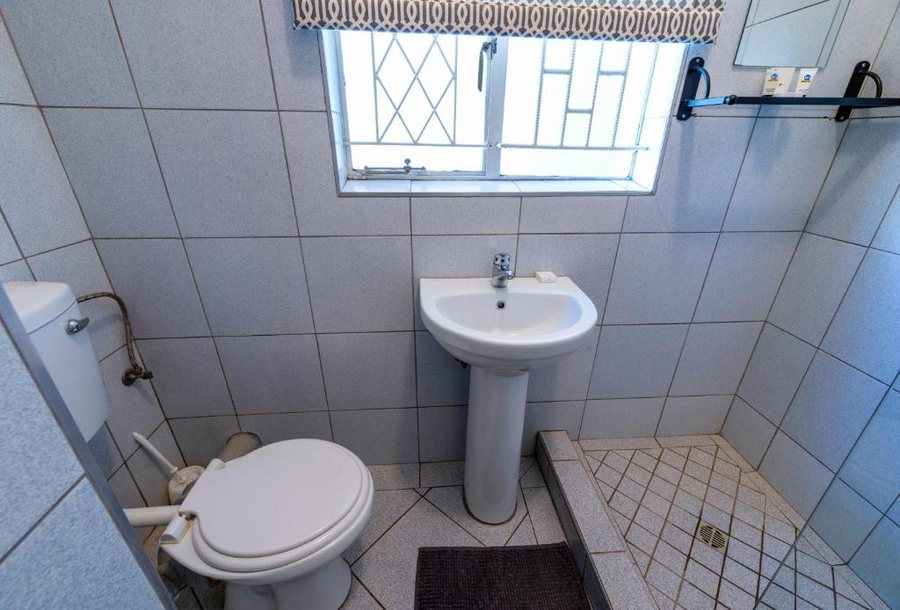 N1 Hotel Bulawayo — Bathroom