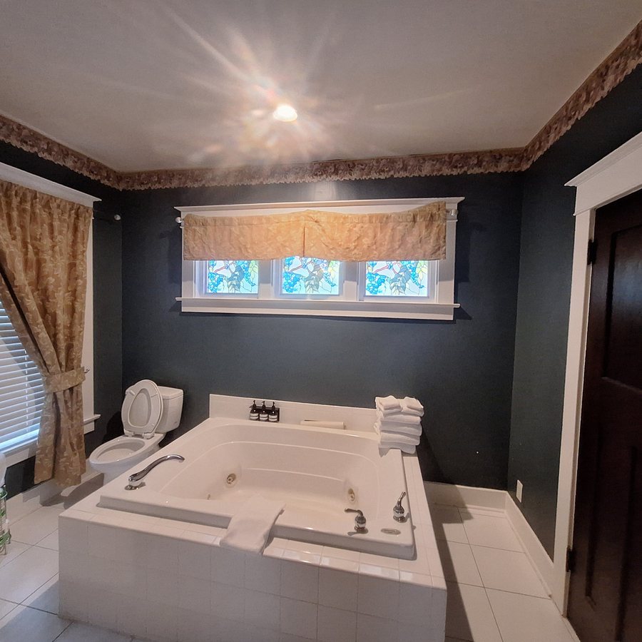 Naomi s Inn Bed Breakfast — Bathroom