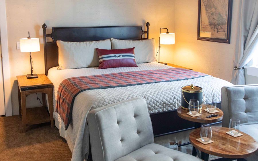 Napa Valley Railway Inn — Guest room