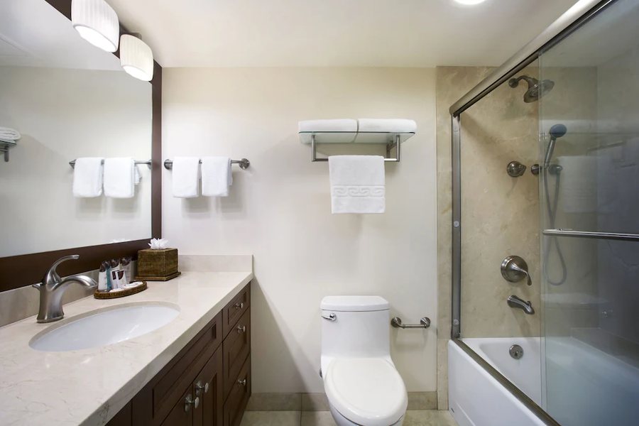 Napili Kai Beach Resort — Bathroom