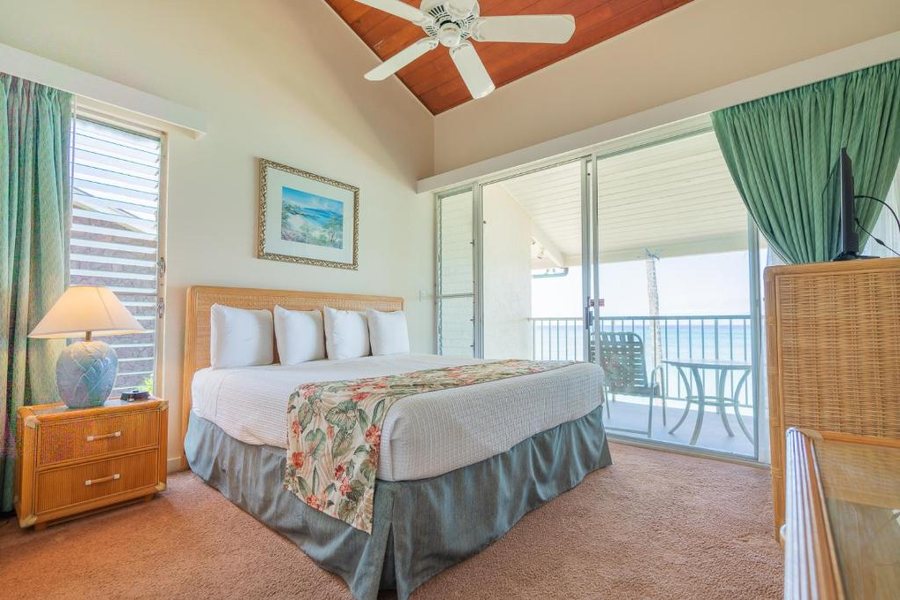 Napili Sunset Beachfront Resort — Guest room