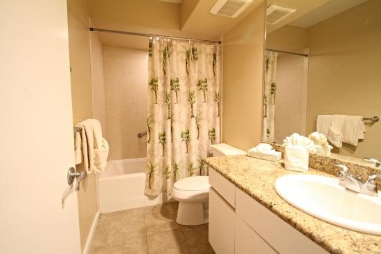 Napili Village Hotel — Bathroom