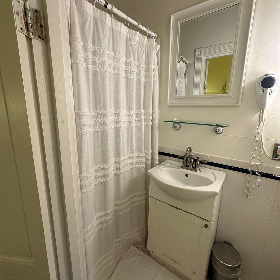 Narragansett House — Bathroom