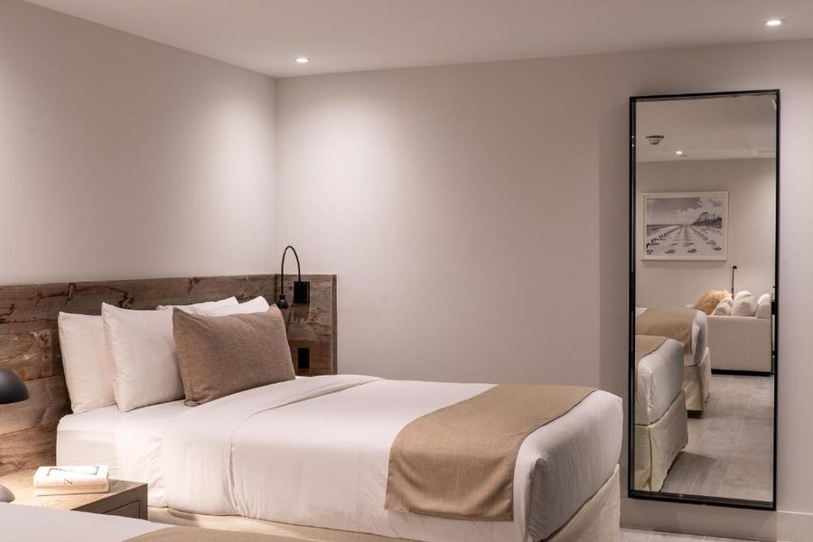 Nassau Suite Hotel — Guest room