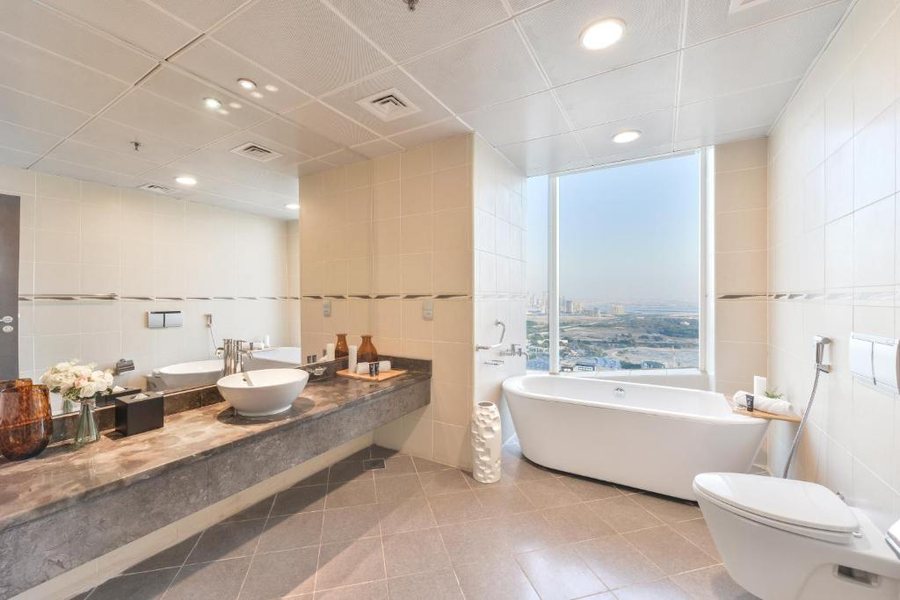 Nassima Tower Hotel Apartments — Bathroom