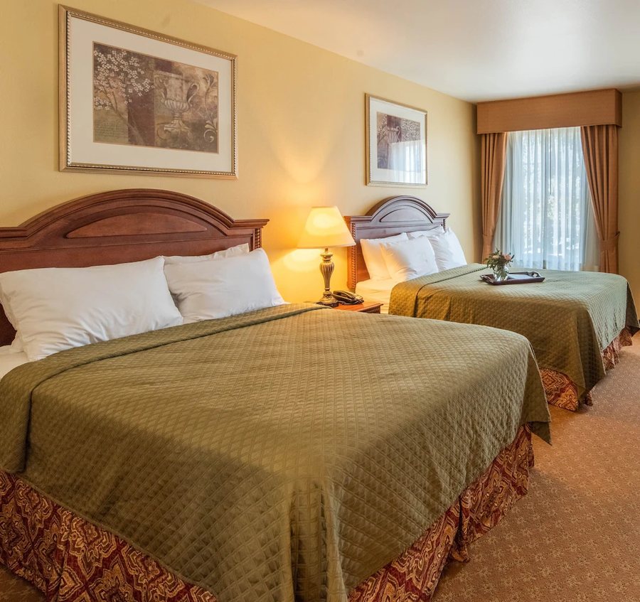 Natchez Grand Hotel Natchez Mississippi — Guest room