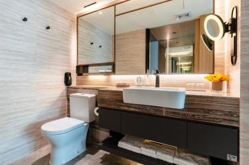 Nathan Hotel — Bathroom