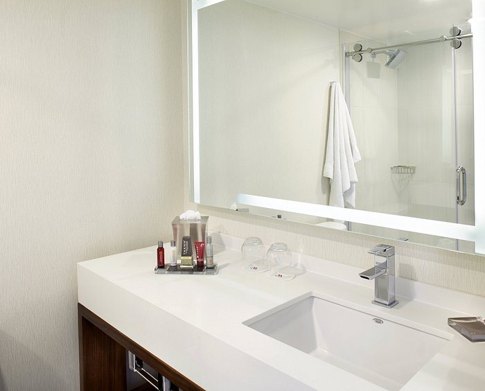NATION S INN of Wake County Raleigh Crabtree — Bathroom