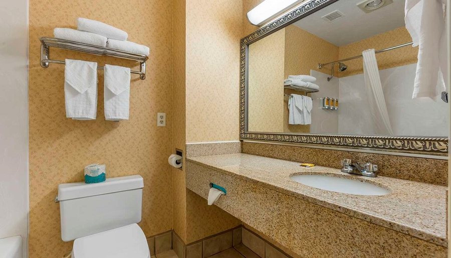 National 9 — Bathroom